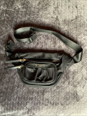 “tutilo” - New York. Fanny Pack Bag.